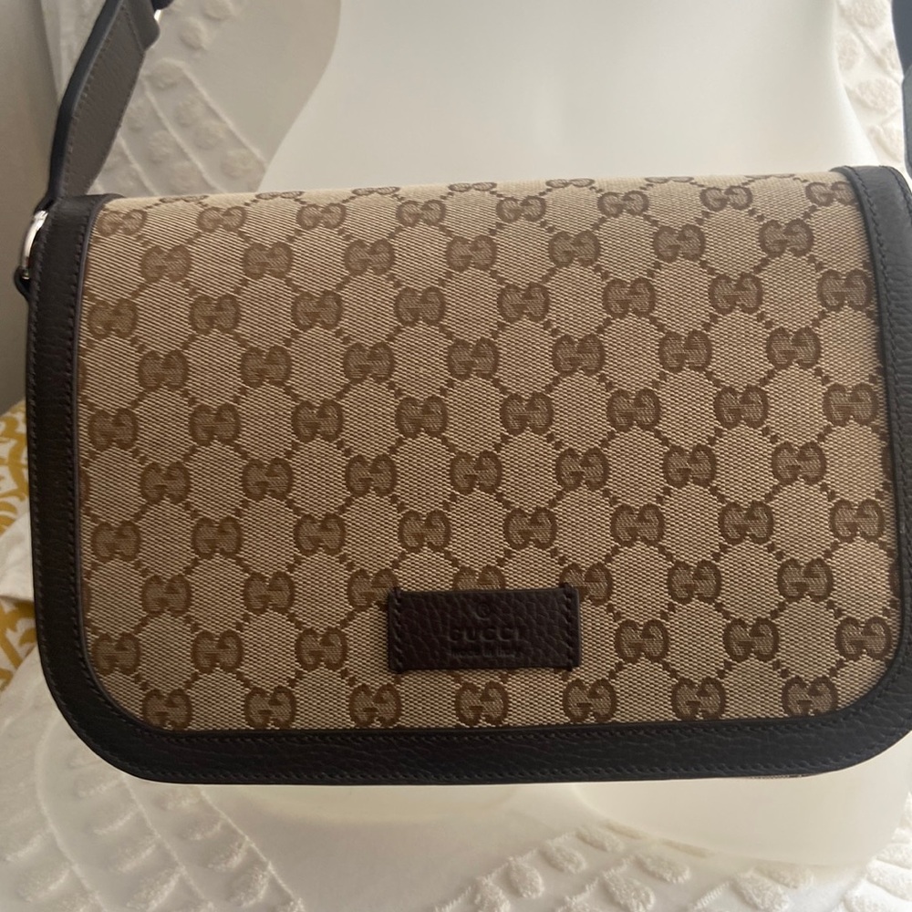 NWT  Gucci Ophidia, canvass with leather trims, adjustable strap
